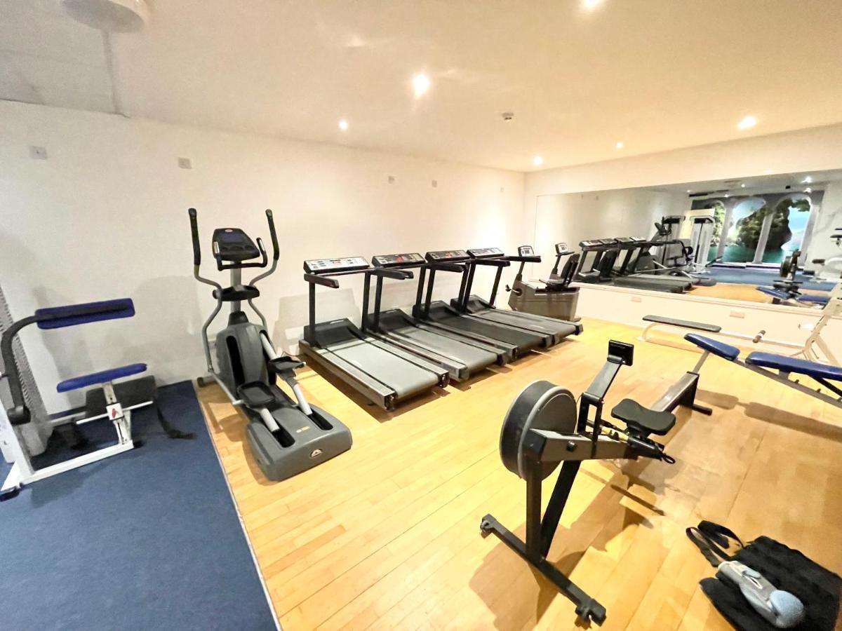 בורנמות' Sea View Family Stay By Beach Gym & Parking מראה חיצוני תמונה