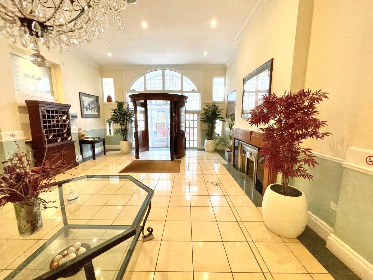 בורנמות' Sea View Family Stay By Beach Gym & Parking מראה חיצוני תמונה