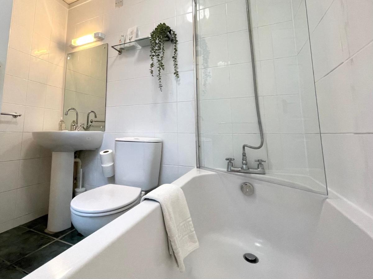 בורנמות' Sea View Family Stay By Beach Gym & Parking מראה חיצוני תמונה