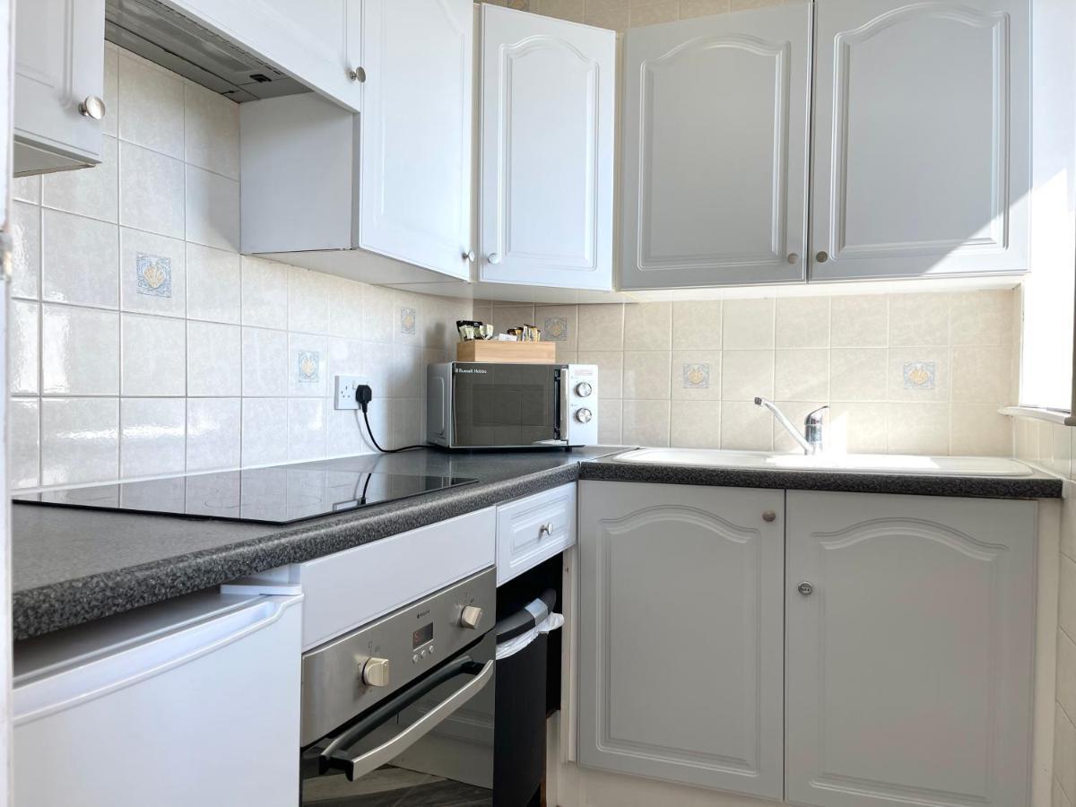 בורנמות' Sea View Family Stay By Beach Gym & Parking מראה חיצוני תמונה